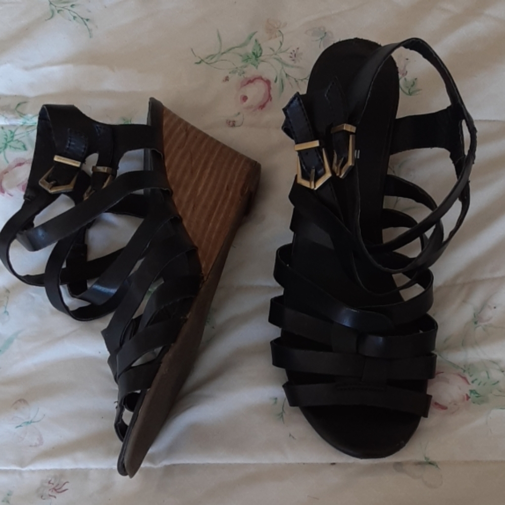 Shoes - Picture 4 of 4